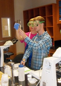 Angela Taylor and Matthew Swango work together on a class experiment during a Cornerstone honors biology lab. TCC students are now able to get an Associate of Arts honors degree, which can provide scholarship opportunities. Photos by Kelsey Kimbrough/The Collegian