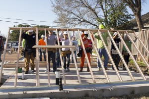 SE students with Habitat for Humanity helped build a home for a family in east Fort Worth March 14. Photos by Katelyn Townsend/The Collegian