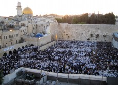 Jews gather at their holiest site, the Western Wall in Jerusalem, which is in front of the golden Dome of the Rock, one of Islam’s holiest sites.Linda D. Epstein/MCT