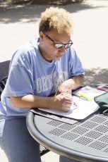 SE student Sarah Craton, a social work major, takes time out of her classes to review her notes. Bogdan Sierra Miranda/The Collegian