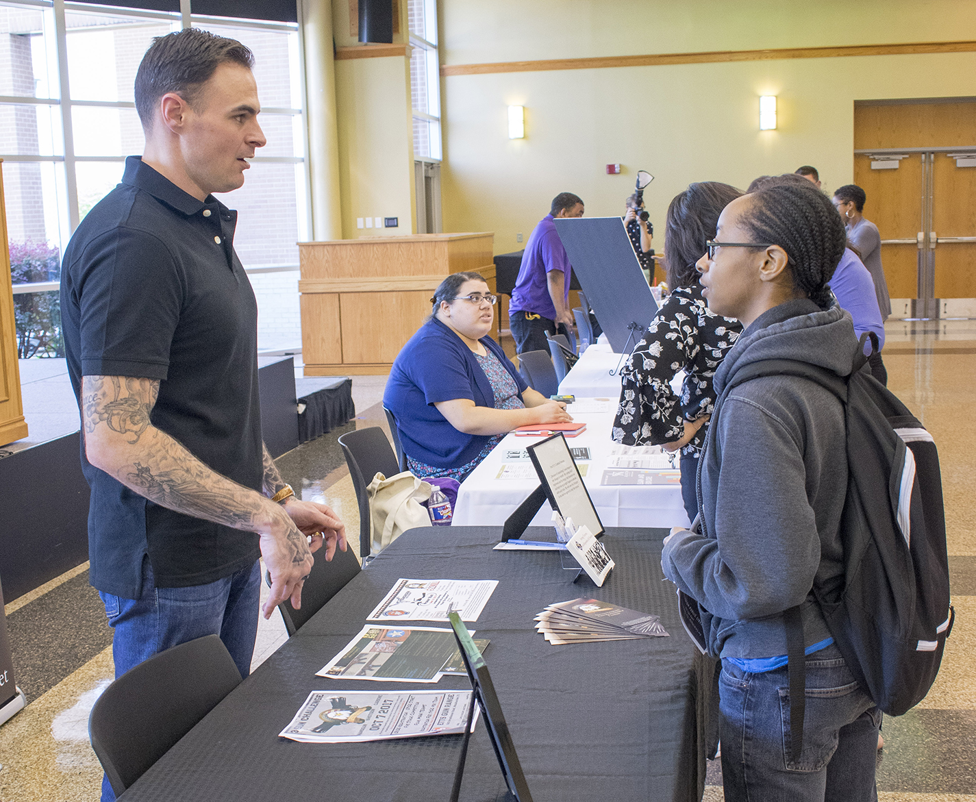 SE hosted a Veterans Resource Fair where community partners discussed programs for veterans who are enrolled at TCC. Rusty Carter talks with Cari Hammond about about Stay the Course, a program that offers counseling services to veterans and first responders.