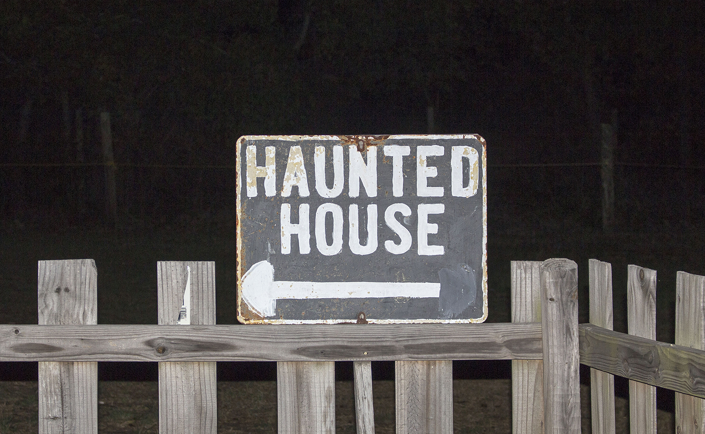 Reindeer Manor is home to four haunted houses: Dungeon of Doom, Shadow House, Reindeer Manor and 13th Street Morgue.