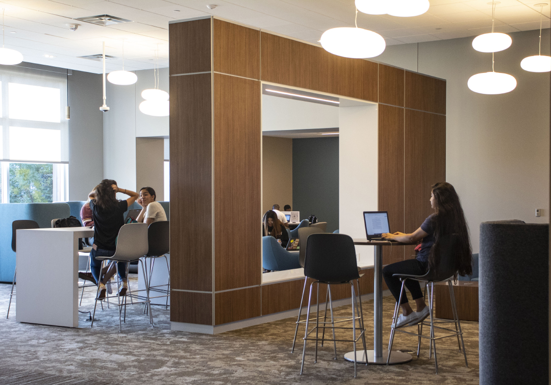 SE students study and socialize between classes Aug. 27 in the new learning commons area that connects the second floors of the campus’ ESCT and ESEE buildings.
