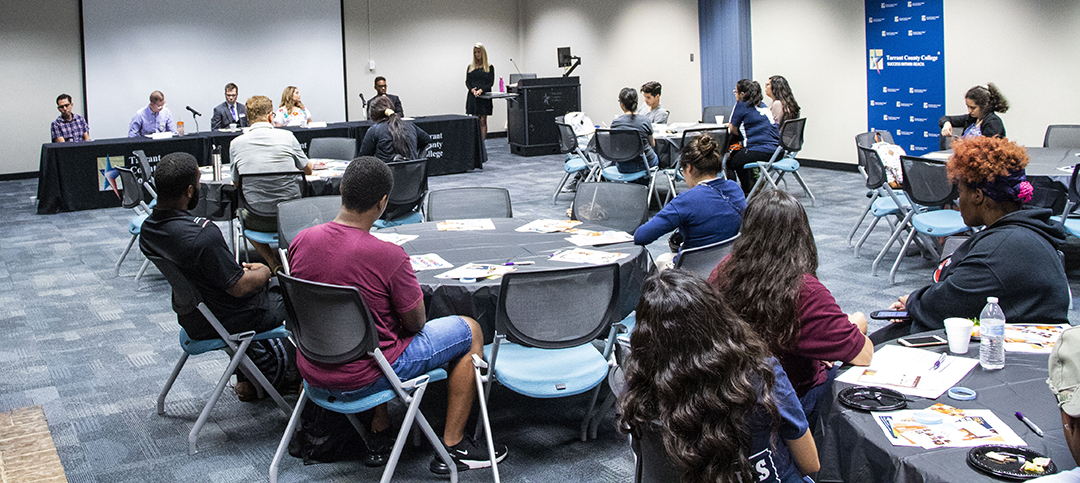South students listen to a panel of health professionals talk about improving health to improve life Sept. 19 during Hispanic Heritage Month: Mejor Salud, Mejor Vida.
