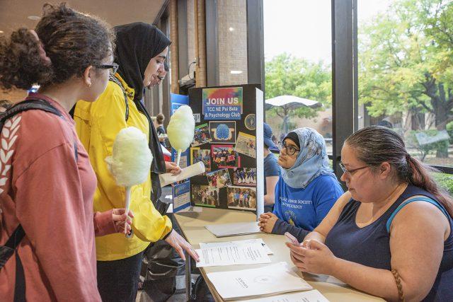 NE students Safiyyah Multani and Heather Rogan inform students about the Psi Beta and Psychology Club during the Club Rush. Photo by Joseph Serrata/The Collegian