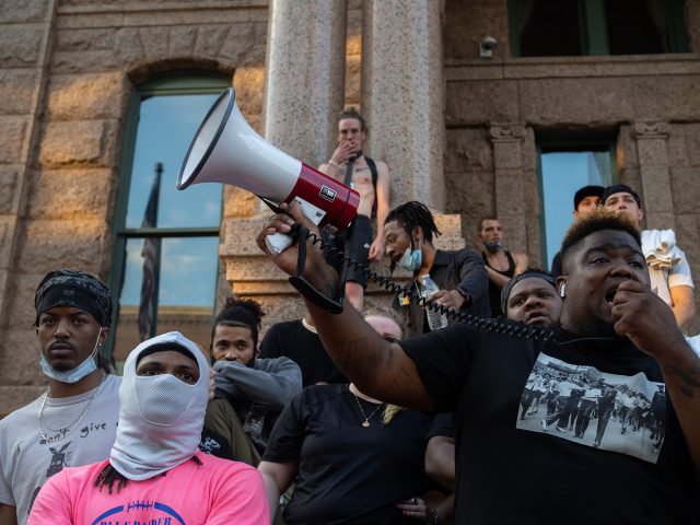 A small group gathers on Weatherford St. in front of the Tarrant County Courthouse May 29. Photo by Jonathan Johnson/The Collegian