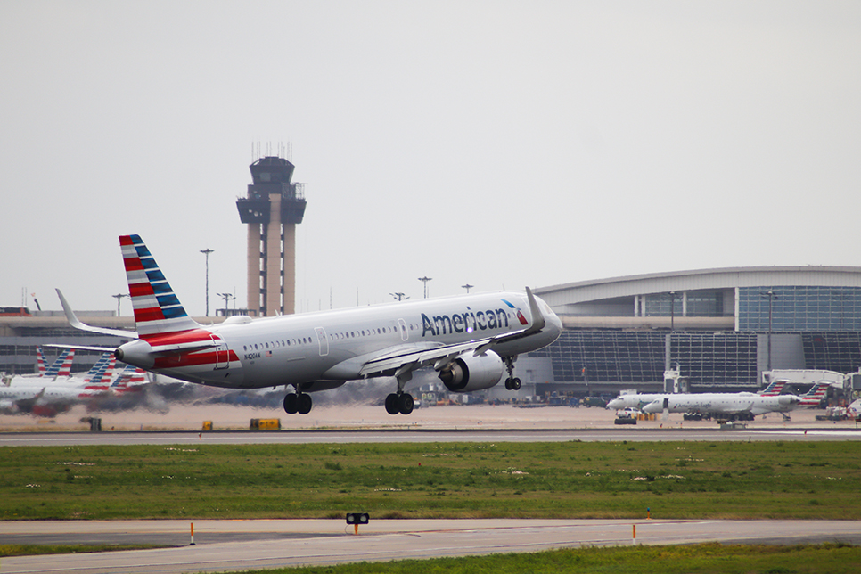 An American Airlines plane descends onto the tarmac at the DFW airport April 21. As of April 18, masks are no longer required to fly in airlines in the U.S. Alex Hoben/The Collegian