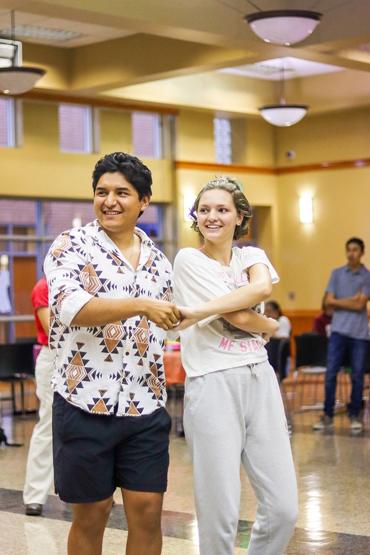 SE students Christopher Munoz and Blue Woorlsy sharing a dance with each other. Ariel Desantiago/The Collegian