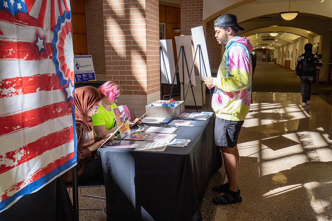 SE student Jerrick Edwards at the SE voter’s registration booth on Oct. 3, it was part of the Voter Education Week held on SE. Joel Solis/The Collegian