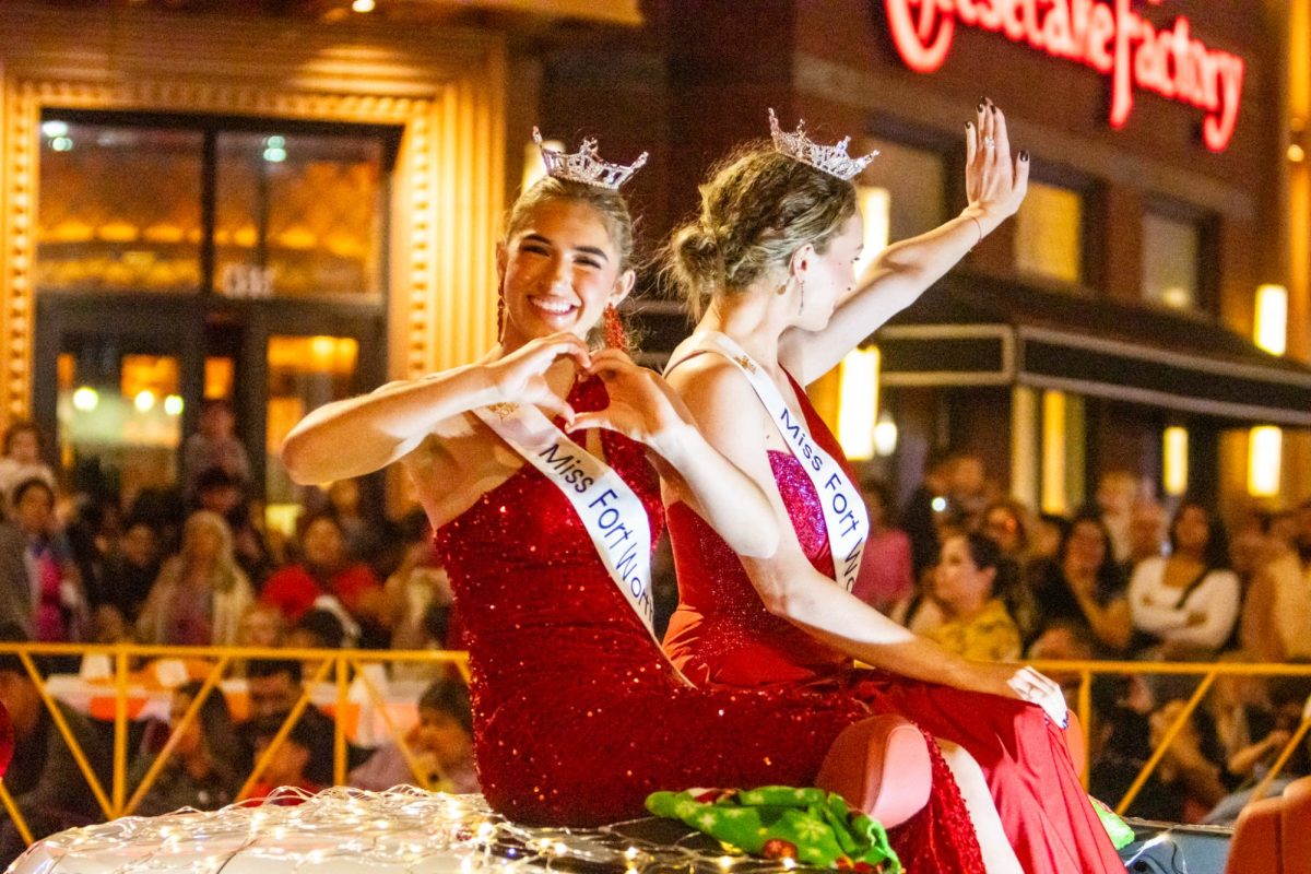 Miss Fort Worth Teen Lily Roberts (left) and Miss Fort Worth Avy Taylor (right) were both featured in the parade waving at the crowd.