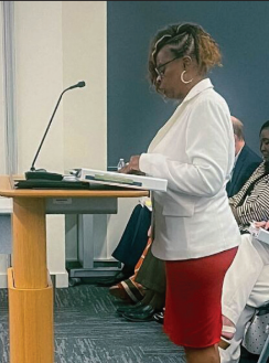 JCC Chair Madelyn Bowman presents 
the proposed changes to board policy 
at the board’s Aug. 21 meeting. 