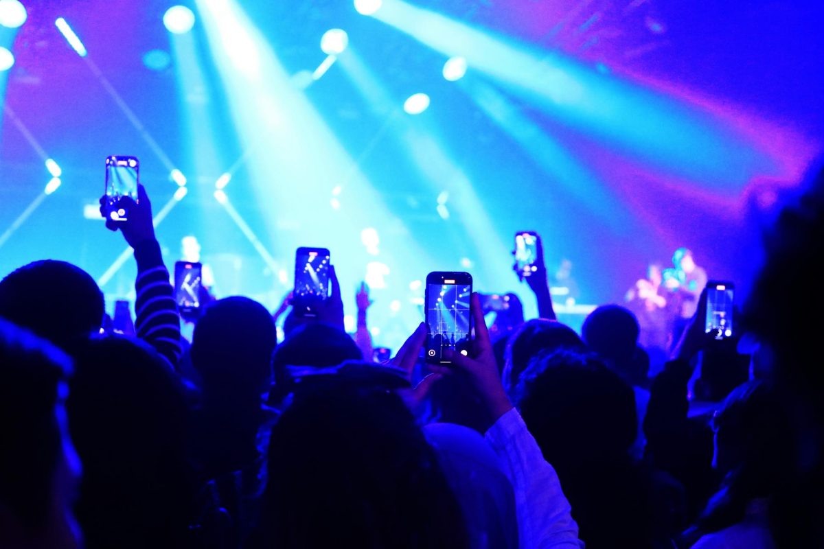 Cell phones, social media are ruining the concert experience
