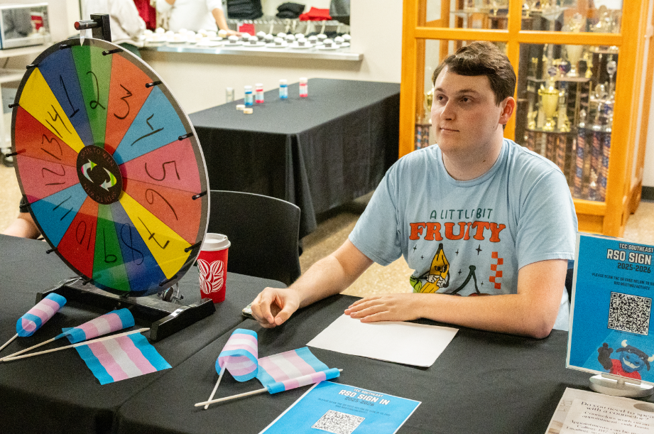 SE student and President of the Gender Sexuality Alliance club Levi Fortune plays trivia with students at the transgender remembrance event on Nov. 20.